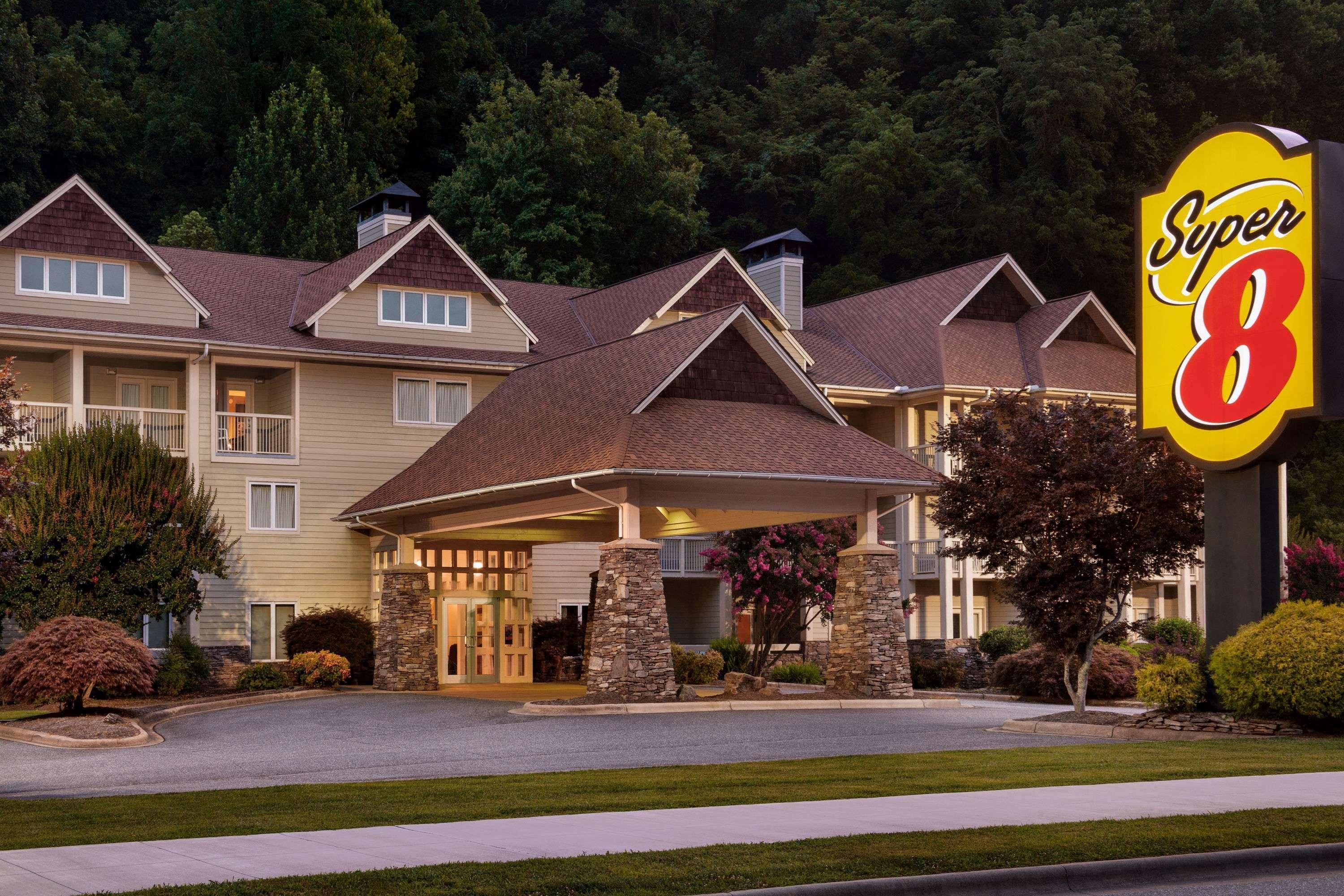 Super 8 By Wyndham Cherokee Exteriér fotografie